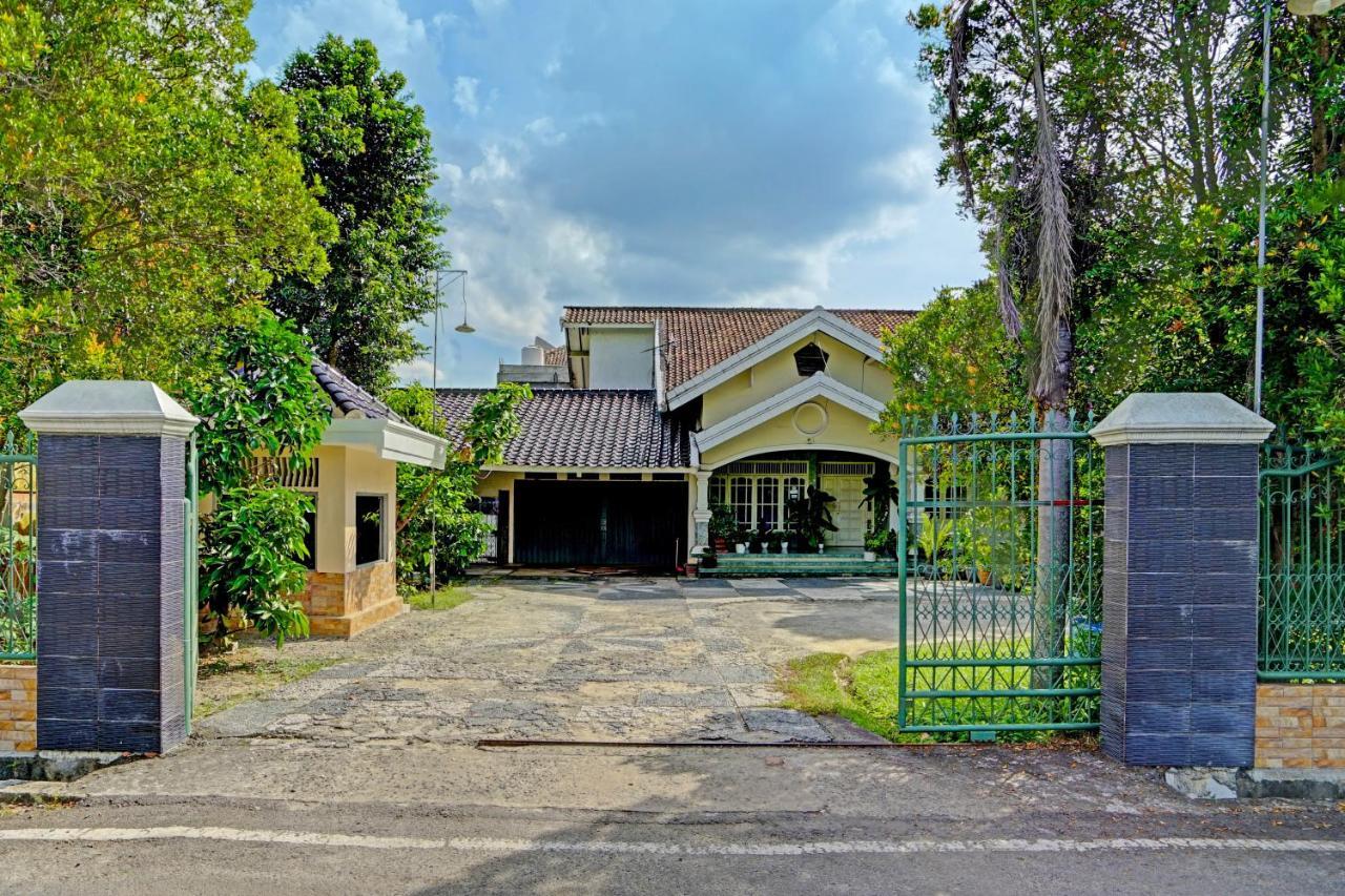 Oyo Life 91984 Taufik Kost Syariah Hotel Perabumulih Exterior photo